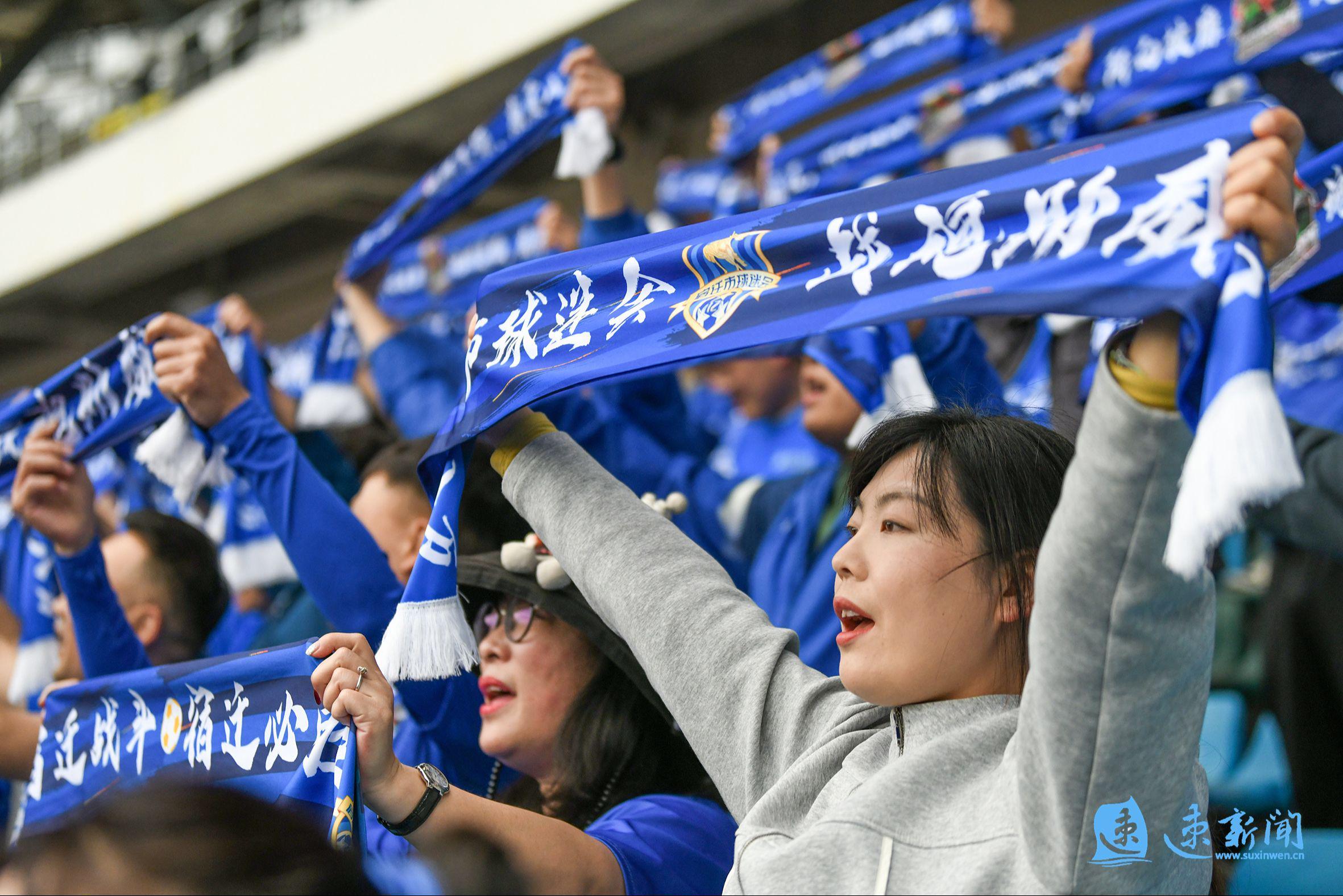 MK体育登录入口-图说丨战歌响彻奥体，宿迁球迷准备好了！